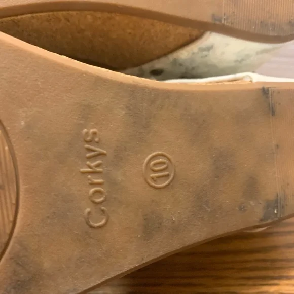 White and Silver boutique, by Corkys Wedge Sandals Size10 Comfortable cork wedge - Picture 10 of 10